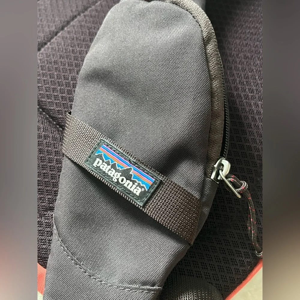 Patagonia 8L Atom Sling Bag